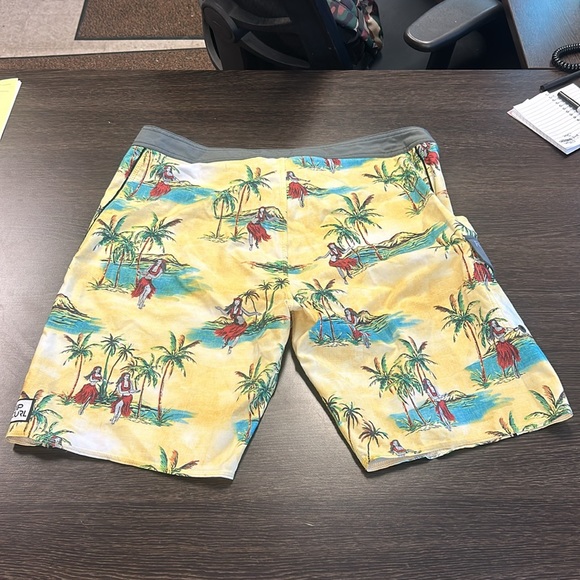 Ripcurl Hula Girl Boardshorts Sz 38 - Picture 4 of 4